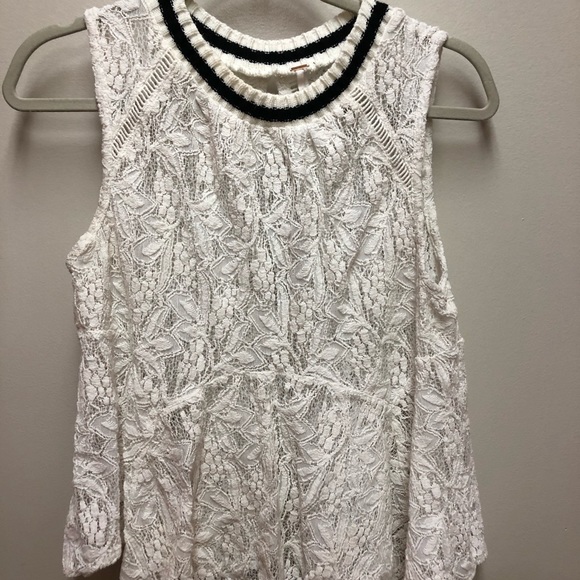 🧚🏼‍♂️FREE PEOPLE🧚🏿‍♀️ layering lace tank - Picture 1 of 3